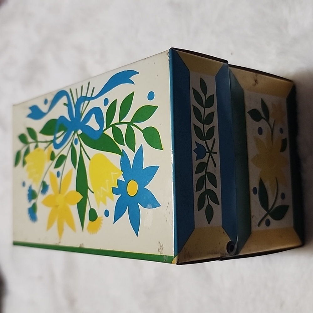 Floral Decorative Metal Box with Blue and Yellow Design RECIPE BOX. VINTAGE. - Picture 4 of 7